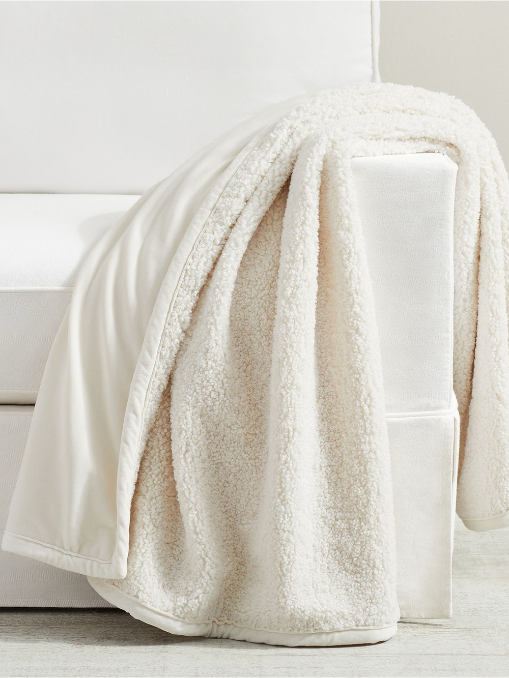 Pottery Barn Cozy Teddy Faux Fur Throw White Sherpa Soft Creamy White 60 x 80”